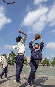 NBA最新传闻：安东尼·戴维斯受伤，老鹰瞄准独行侠内线新目标